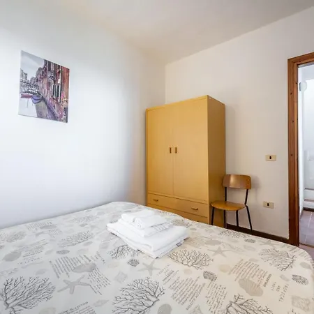 Accu Is Prezzus Tipo H Fronte Mare Holiday home *